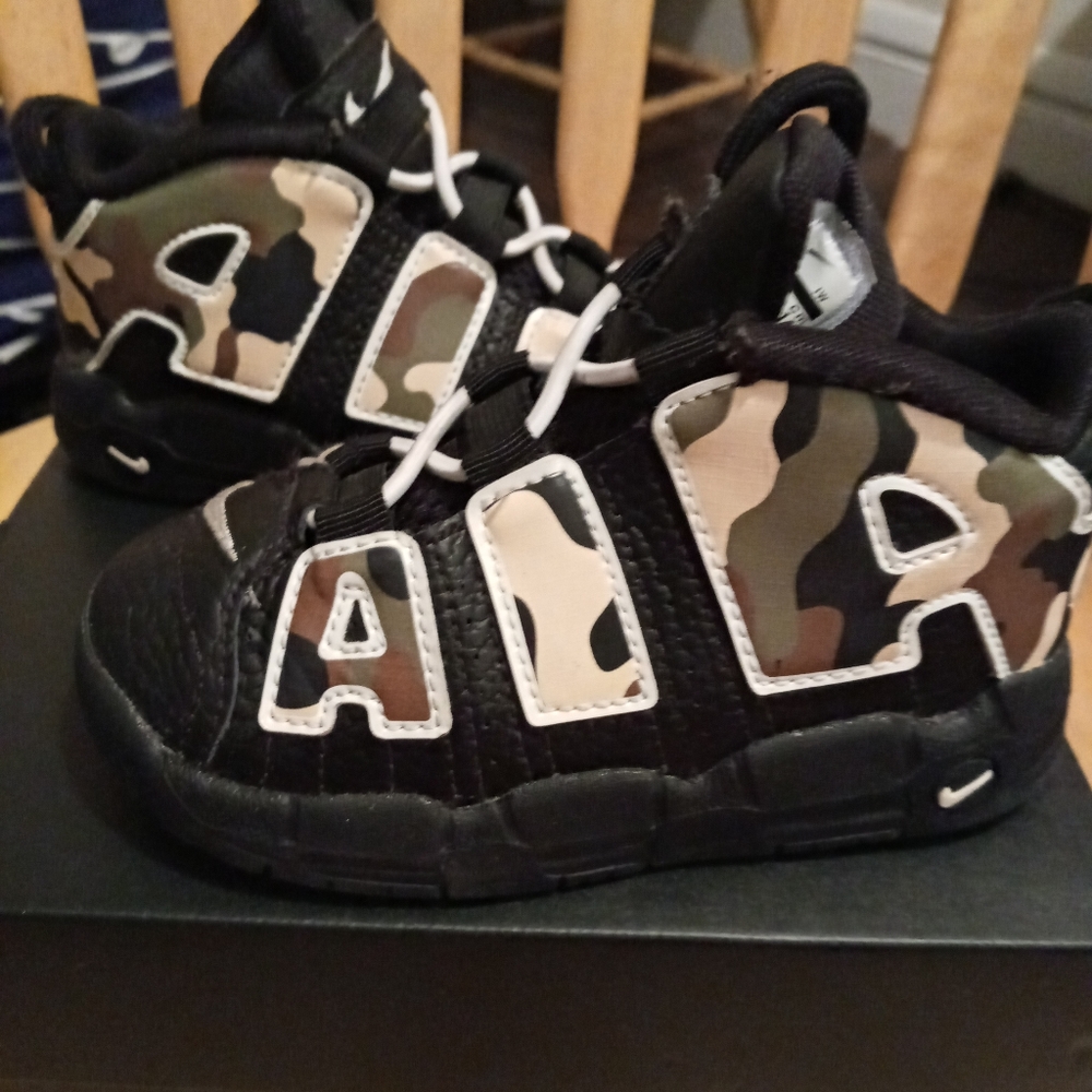 Pre owned little kid sneakers size 8c